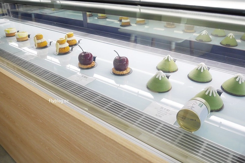 【台中甜點】花火甜點工場:簡單質樸的法式甜點店,民俗公園正對面,可愛的富士山抹茶塔和小天使泡芙好吸睛 @飛天璇的口袋
