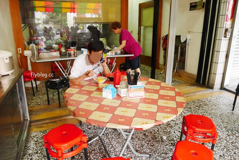 台中北屯|阿英炒麵.隱藏版的北屯炒麵店,老闆娘人很和藹可親 @飛天璇的口袋
