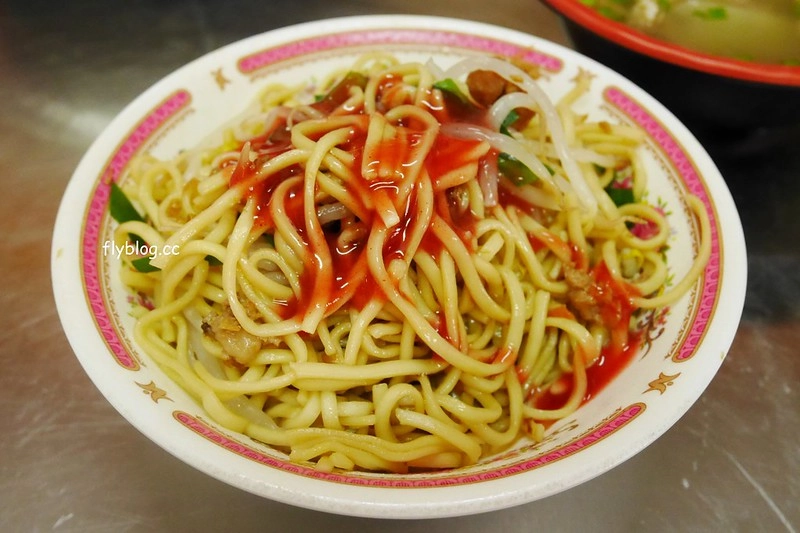 台中北屯|阿英炒麵.隱藏版的北屯炒麵店,老闆娘人很和藹可親 @飛天璇的口袋