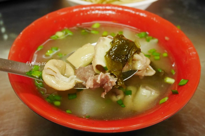 台中北屯|阿英炒麵.隱藏版的北屯炒麵店,老闆娘人很和藹可親 @飛天璇的口袋