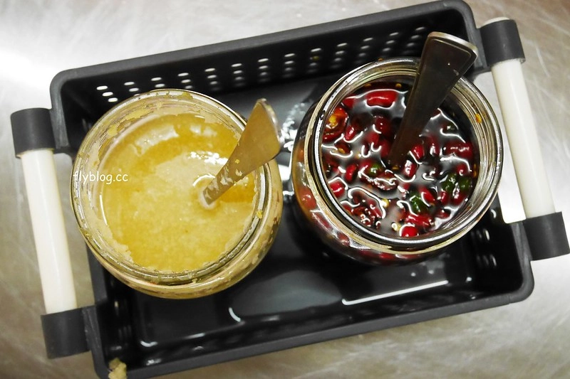 台中北屯|阿英炒麵.隱藏版的北屯炒麵店,老闆娘人很和藹可親 @飛天璇的口袋