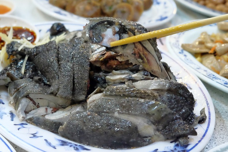 宜蘭鴨肉送|終於吃到傳說中的布丁麵,小菜的表現更出色,一群人剛好可以點滿一桌 @飛天璇的口袋