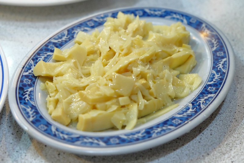 宜蘭鴨肉送|終於吃到傳說中的布丁麵,小菜的表現更出色,一群人剛好可以點滿一桌 @飛天璇的口袋