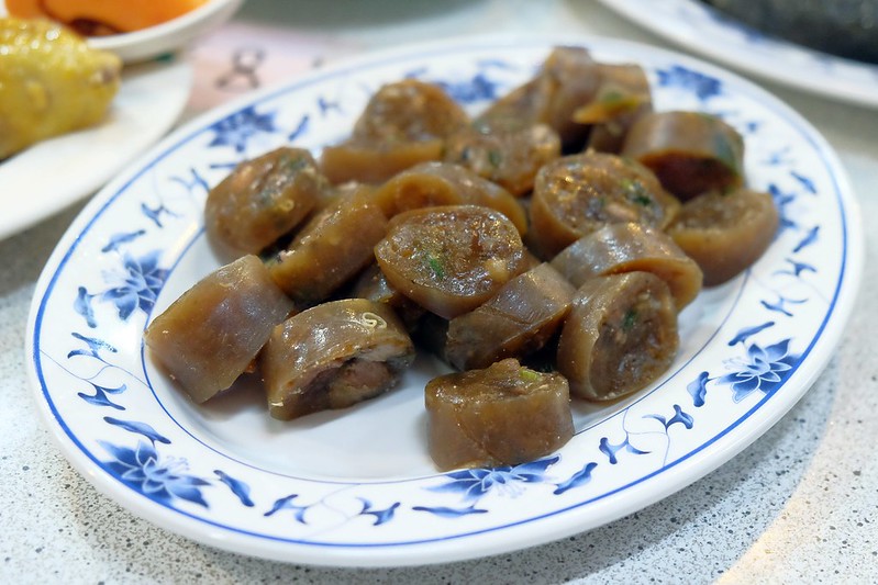 宜蘭鴨肉送|終於吃到傳說中的布丁麵,小菜的表現更出色,一群人剛好可以點滿一桌 @飛天璇的口袋