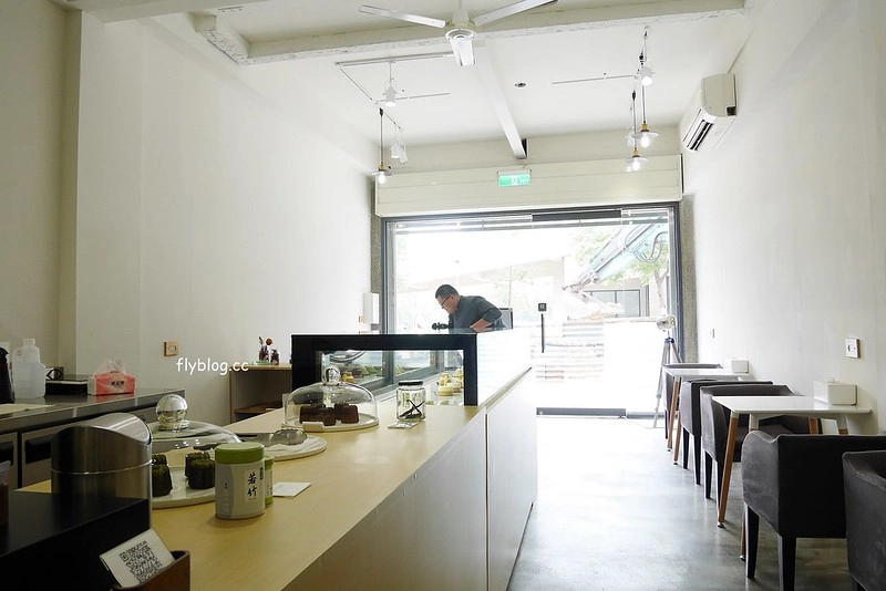 【台中甜點】花火甜點工場:簡單質樸的法式甜點店,民俗公園正對面,可愛的富士山抹茶塔和小天使泡芙好吸睛 @飛天璇的口袋