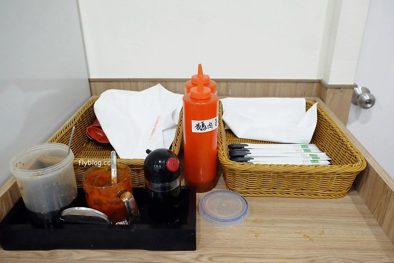 巫董鵝肉┃台中北屯:鵝房宮最新力作,把黃昏市場美食端上桌,各種台灣人最愛的平民小菜都吃的到 @飛天璇的口袋