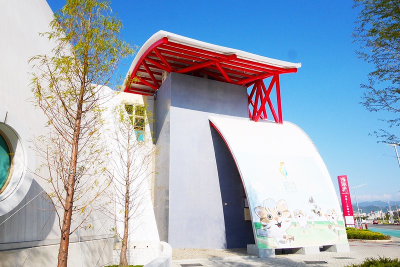 【台中北屯】台中洲際棒球場,台中棒球故事館文創園區,好運來迷你蛋婚宴會館,彩色馬卡龍貨櫃屋,IG打卡拍照和遛小孩的好地方 @飛天璇的口袋