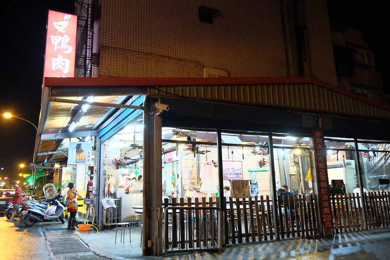 宜蘭鴨肉送|終於吃到傳說中的布丁麵,小菜的表現更出色,一群人剛好可以點滿一桌 @飛天璇的口袋