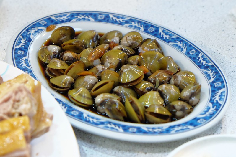 宜蘭鴨肉送|終於吃到傳說中的布丁麵,小菜的表現更出色,一群人剛好可以點滿一桌 @飛天璇的口袋