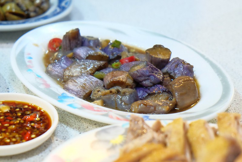 宜蘭鴨肉送|終於吃到傳說中的布丁麵,小菜的表現更出色,一群人剛好可以點滿一桌 @飛天璇的口袋