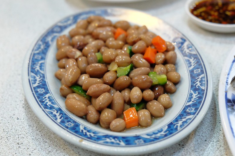 宜蘭鴨肉送|終於吃到傳說中的布丁麵,小菜的表現更出色,一群人剛好可以點滿一桌 @飛天璇的口袋