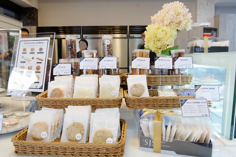 SJS法式甜點┃台中北區:主廚擁有法式藍帶證照,引進歐美開放式廚房,中區也吃的到精美的法式甜點 @飛天璇的口袋