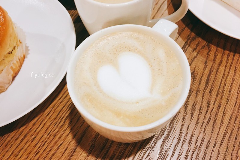 星巴克大英店 Starbucks┃台中南屯:全台灣第二家摩登典藏吧台門市,下午4點之後還提供咖啡啤酒,公益路IG拍照打卡新亮點 @飛天璇的口袋
