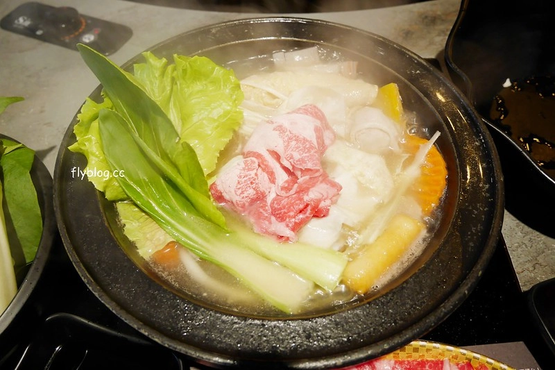 嗑肉石鍋┃台中南屯:一個人也可以享用小火鍋,肉質不錯海鮮有誠意,只是不喜歡吧檯設計 @飛天璇的口袋