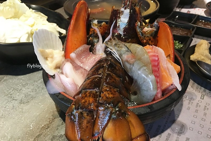 嗑肉石鍋┃台中南屯:一個人也可以享用小火鍋,肉質不錯海鮮有誠意,只是不喜歡吧檯設計 @飛天璇的口袋