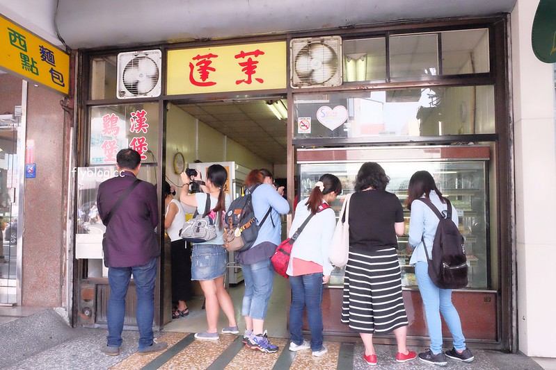 嘉義東區|蓬萊漢堡:麵包店裡面賣漢堡,嘉義人記憶中的美味,食尚玩家採訪報導 @飛天璇的口袋