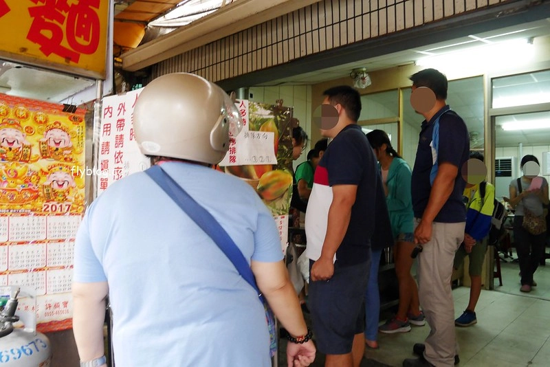 台中北屯|巧緣炒麵.台中在地20年的好味道,綜合湯料多味美很有誠意 @飛天璇的口袋