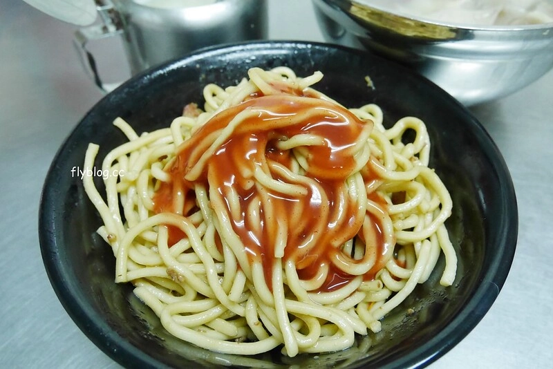台中北屯|巧緣炒麵.台中在地20年的好味道,綜合湯料多味美很有誠意 @飛天璇的口袋