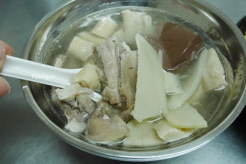 台中北屯|巧緣炒麵.台中在地20年的好味道,綜合湯料多味美很有誠意 @飛天璇的口袋