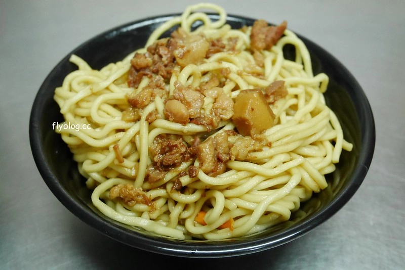 台中北屯|巧緣炒麵.台中在地20年的好味道,綜合湯料多味美很有誠意 @飛天璇的口袋