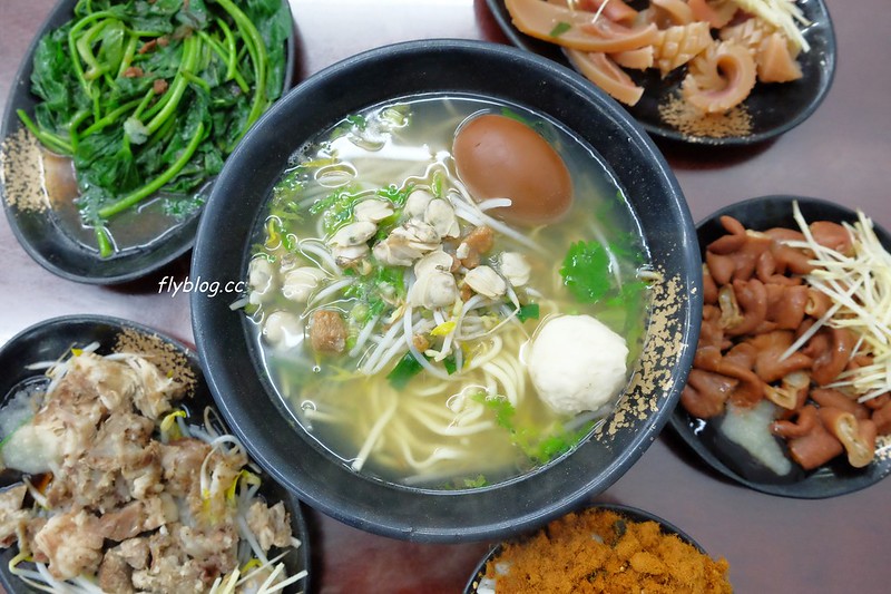 阿添蛤仔麵┃台中南屯:來自彰化30年老字號美食,台中南屯也吃的到,小菜選擇性多,蛤仔麵料多有誠意 @飛天璇的口袋
