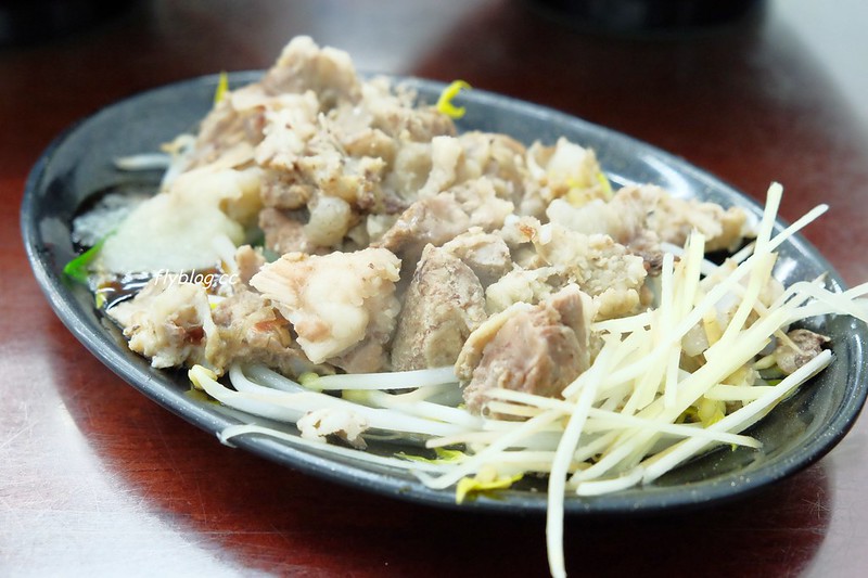 阿添蛤仔麵┃台中南屯:來自彰化30年老字號美食,台中南屯也吃的到,小菜選擇性多,蛤仔麵料多有誠意 @飛天璇的口袋