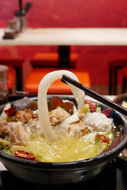 那個鍋.一中店┃台中北區:一個人也可以吃麻辣鍋,還有手工麵無限吃到飽,一中店試賣期間全面5折 @飛天璇的口袋