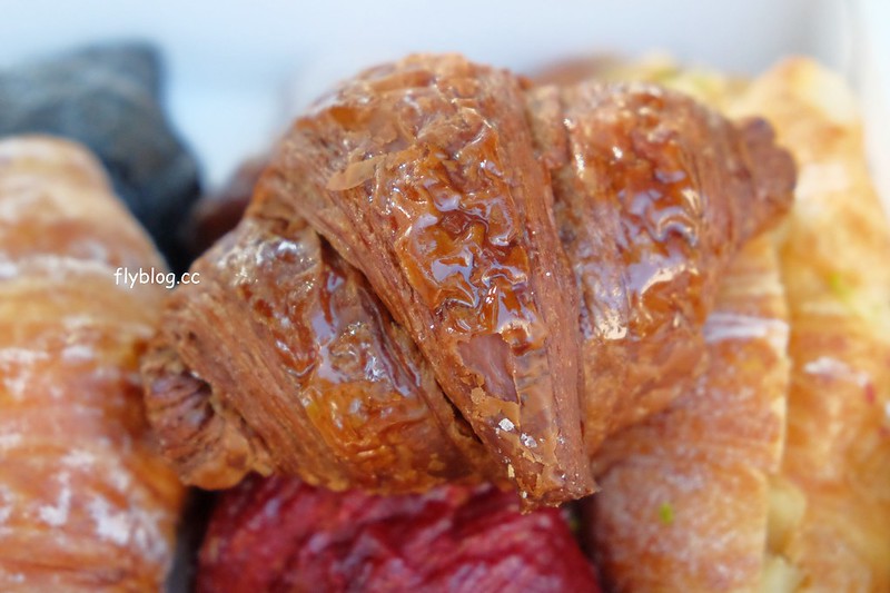 八月堂┃台中北區:殿堂級可頌台中也吃的到,繽紛草莓和青森蘋果季節限定,買7送1自用送禮都划算 @飛天璇的口袋