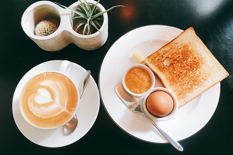 台中中區|Fleet Street 艦隊街咖啡,點咖啡送一份早餐,每天早上10點前,免費插頭Wifi無限使用 @飛天璇的口袋