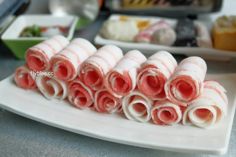 初念火鍋┃台中南屯:宛如咖啡館的漂亮火鍋店,使用天然健康的食材,湯頭有7種不同選擇,推薦手工麵紮實有Q勁 @飛天璇的口袋