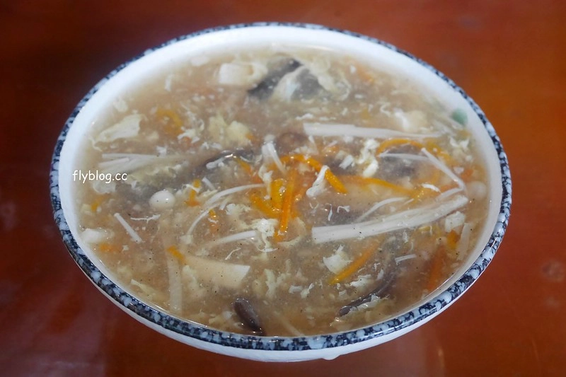 葉小籠包|從水湳市場開始飄香葉小籠包,隱身模範街裡的銅板美食 @飛天璇的口袋