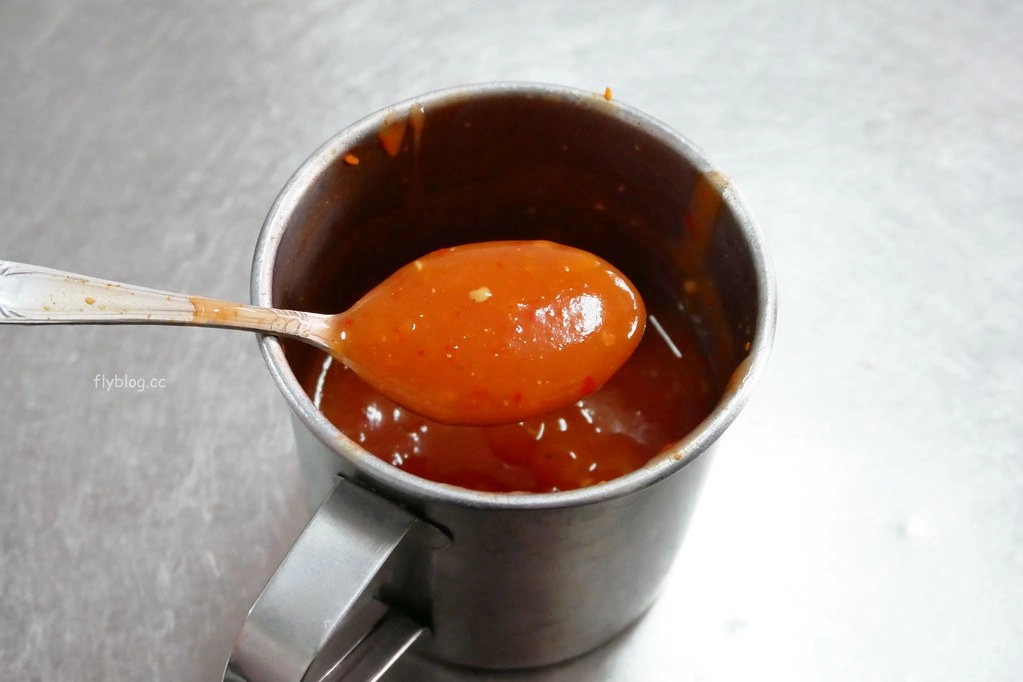 董家肉圓|水里必吃「董家肉圓」三哥的店,吃完肉圓皮再加大骨湯 @飛天璇的口袋