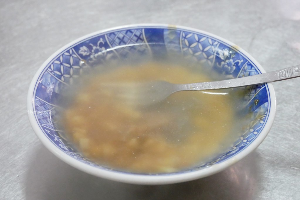 董家肉圓|水里必吃「董家肉圓」三哥的店,吃完肉圓皮再加大骨湯 @飛天璇的口袋