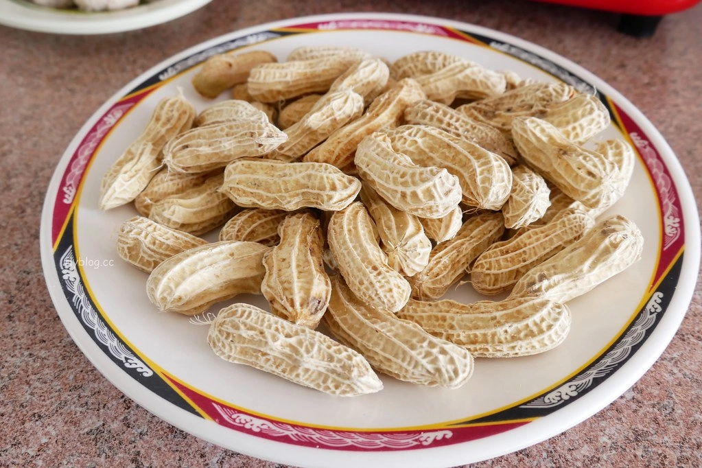 清泉崗羊肉爐|社團網友大力推薦的精誠羊肉爐,好像在吃露天流水席的氛圍 @飛天璇的口袋