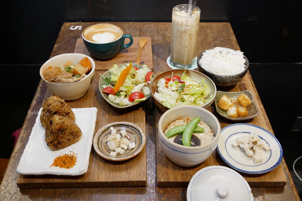 特有種商行|魏德聖導演開的餐廳,從台南搬到台北,結合美食、藝文、電影和音樂 @飛天璇的口袋