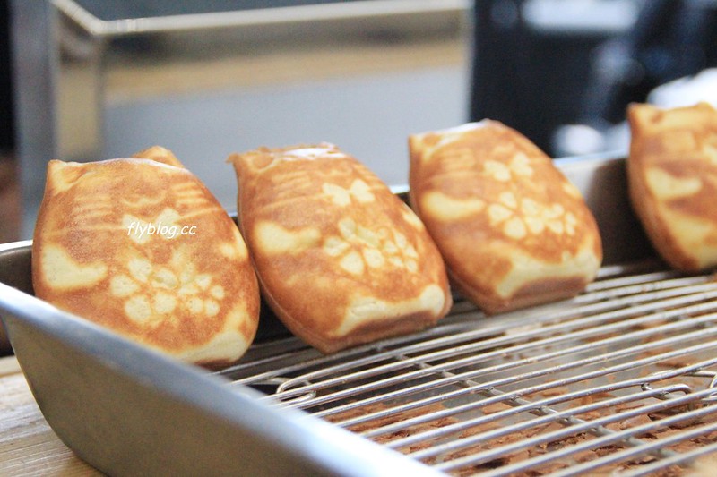 胖貓爆漿雞蛋糕┃台中北屯:可愛的貓咪造型雞蛋糕,北屯新都公園旁邊餐車,週未假日才會出現擺攤 @飛天璇的口袋