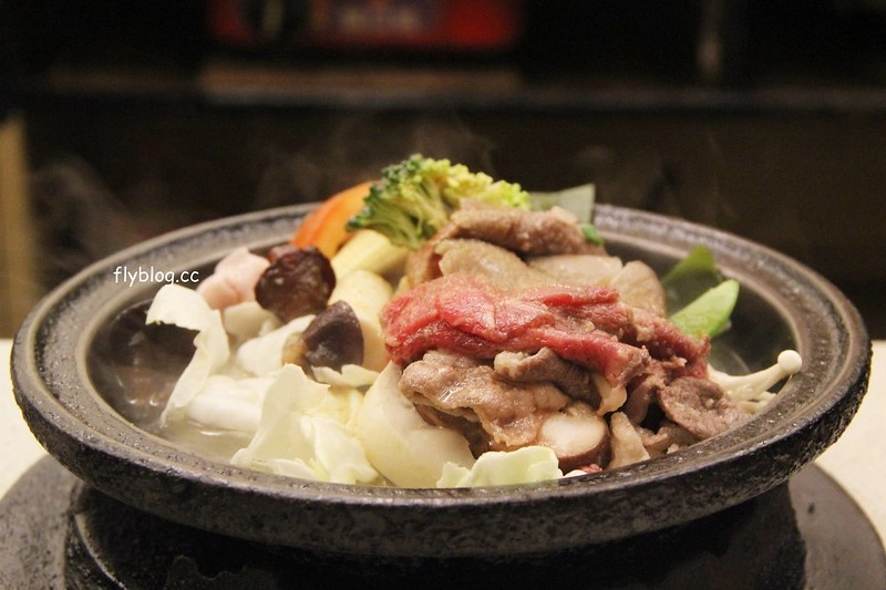 九冠樓石頭火鍋┃台中西區:台中老字號小火鍋店,草悟道商圈美食餐廳,個人推薦燒酒雞必點 @飛天璇的口袋