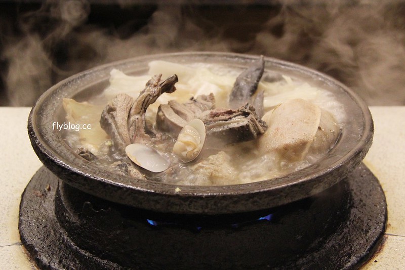 九冠樓石頭火鍋┃台中西區:台中老字號小火鍋店,草悟道商圈美食餐廳,個人推薦燒酒雞必點 @飛天璇的口袋