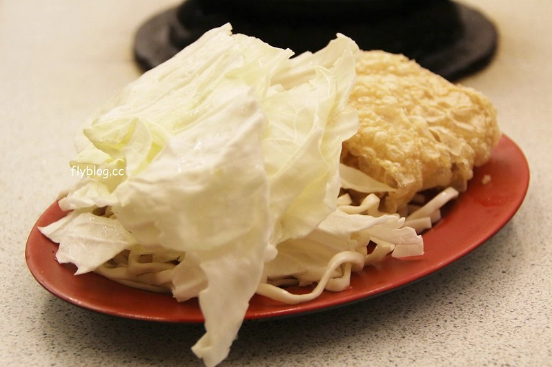 九冠樓石頭火鍋┃台中西區:台中老字號小火鍋店,草悟道商圈美食餐廳,個人推薦燒酒雞必點 @飛天璇的口袋