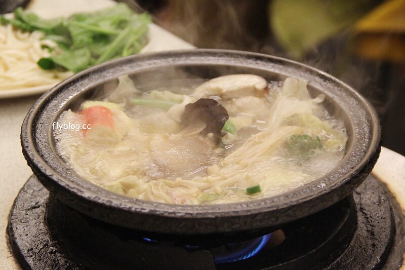 九冠樓石頭火鍋┃台中西區:台中老字號小火鍋店,草悟道商圈美食餐廳,個人推薦燒酒雞必點 @飛天璇的口袋