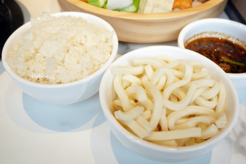 萬客什鍋@崇德店┃台中北區:台中在地20幾年的小火鍋店,崇德店2/1開始試賣,平日中午也可以吃到燒酒雞 @飛天璇的口袋