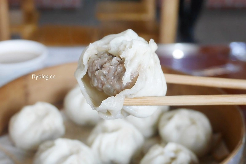 葉小籠包|從水湳市場開始飄香葉小籠包,隱身模範街裡的銅板美食 @飛天璇的口袋