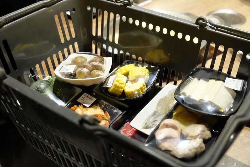 祥富水產沙茶火鍋超市┃台中北區:一個人$30元火鍋湯底,自已到超市買食材煮火鍋,享受在家煮火鍋的概念,中友百貨地下三樓 @飛天璇的口袋