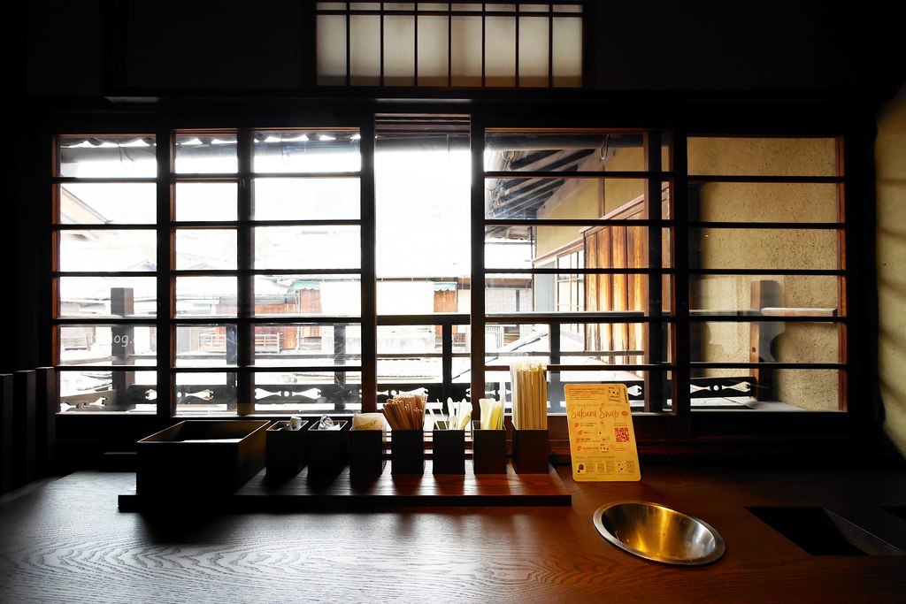 日本京都|二年坂星巴克.全球唯一有榻榻米座椅的星巴克,京都二年坂ヤサカ茶屋店 @飛天璇的口袋