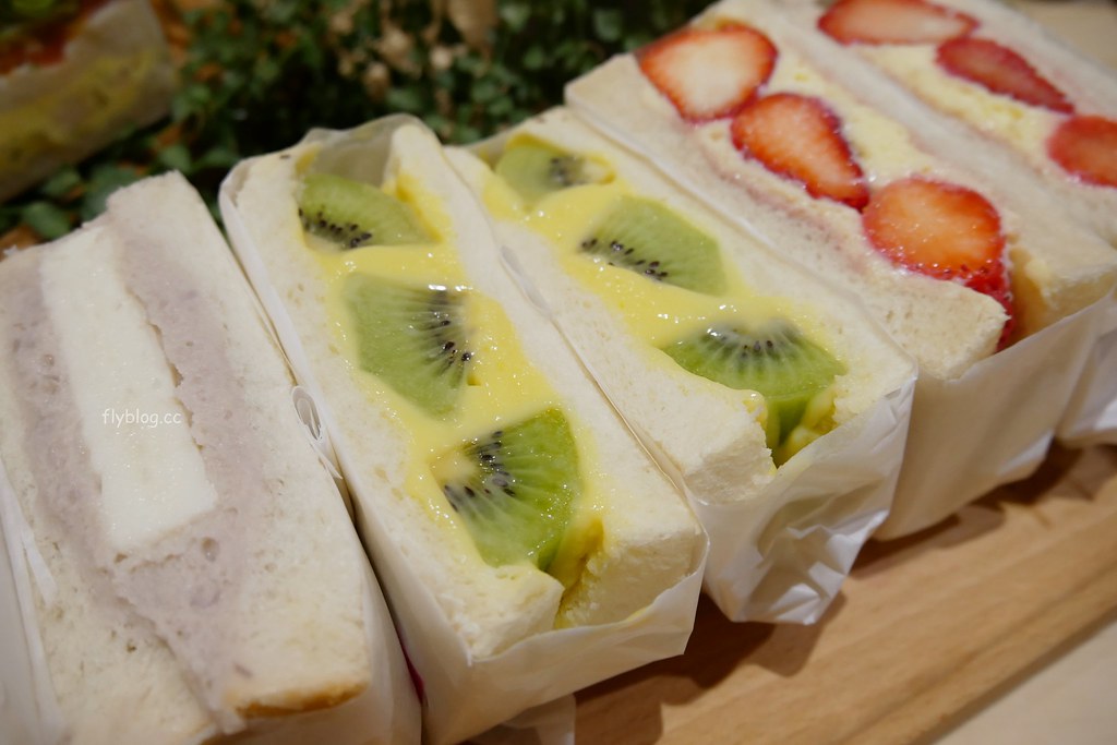 橫山銘製三明治專賣店┃台中西屯:草莓控會失心瘋的爆餡三明治,還有季節水果和巧士達芋泥 @飛天璇的口袋
