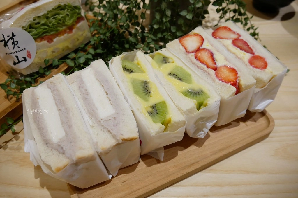 橫山銘製三明治專賣店┃台中西屯:草莓控會失心瘋的爆餡三明治,還有季節水果和巧士達芋泥 @飛天璇的口袋
