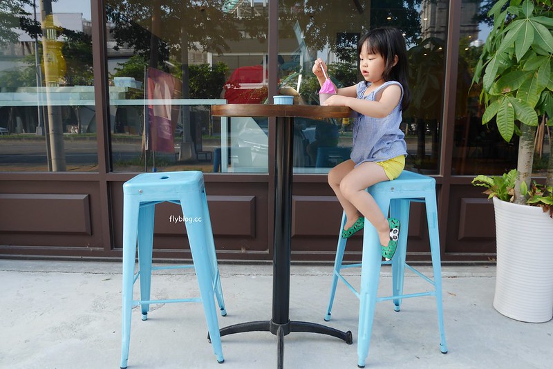 Vito義式冰淇淋┃台中南屯:來自日本福岡的冰淇淋專賣店,主打新鮮水果口味,超好拍的網美打卡牆 @飛天璇的口袋