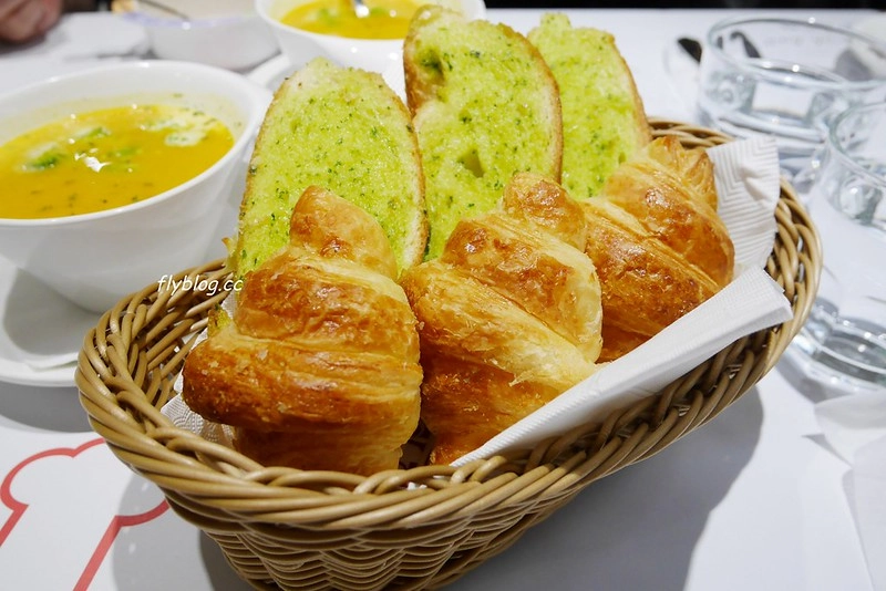 統領創意牛排館┃台中北區:傳統又有歷史的牛排館,餐點很老派卻很實在,$1680就有日本A5鹿兒島和牛 @飛天璇的口袋