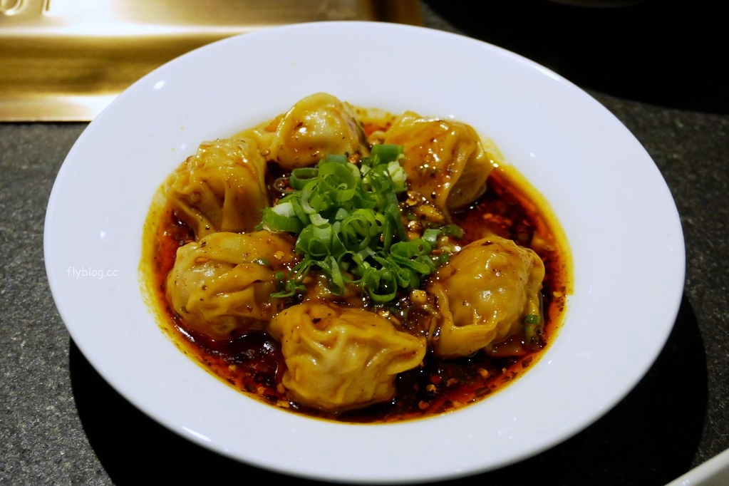 【台中中區】瓦庫麻辣鍋,瓦庫道地重慶麻辣火鍋,享受四川寬窄巷子用餐氛圍 @飛天璇的口袋