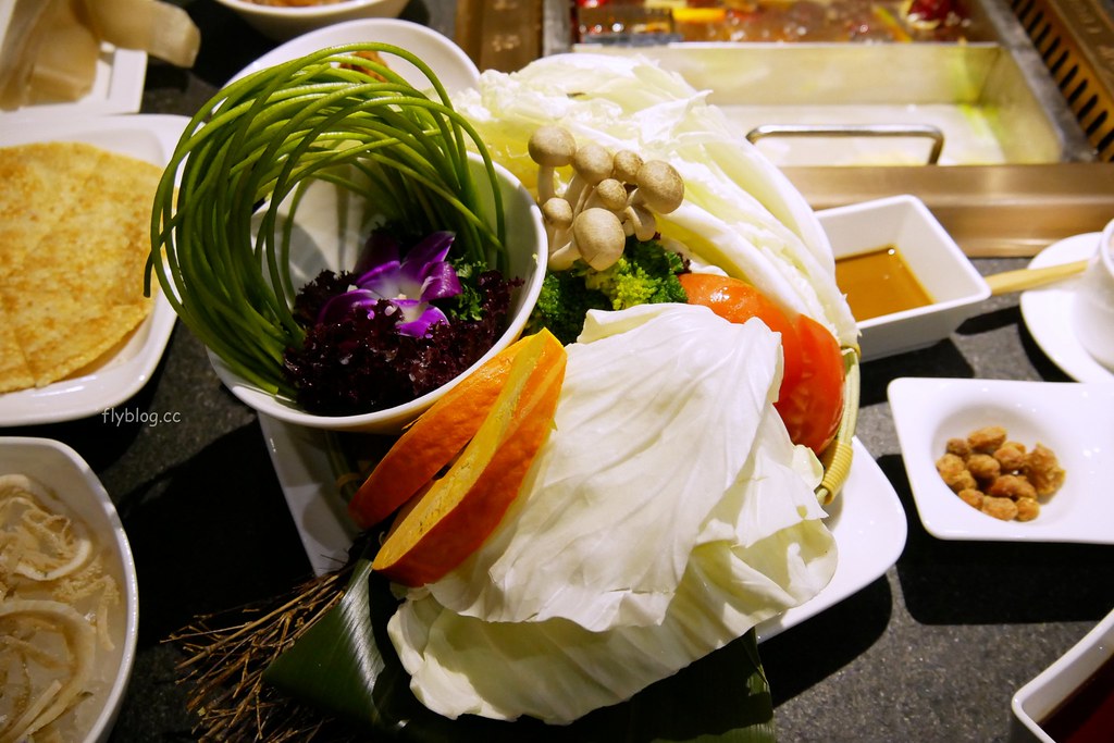 【台中中區】瓦庫麻辣鍋,瓦庫道地重慶麻辣火鍋,享受四川寬窄巷子用餐氛圍 @飛天璇的口袋